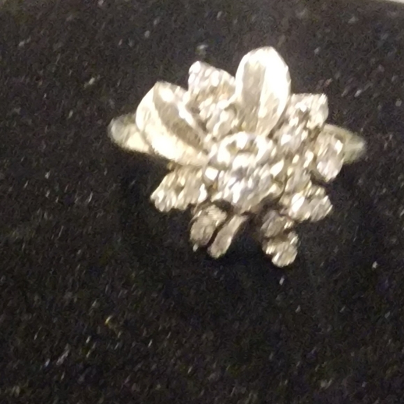 AUTHENTIC 14KT white gold 1960s flower motif ring sz 6 - Picture 5 of 6